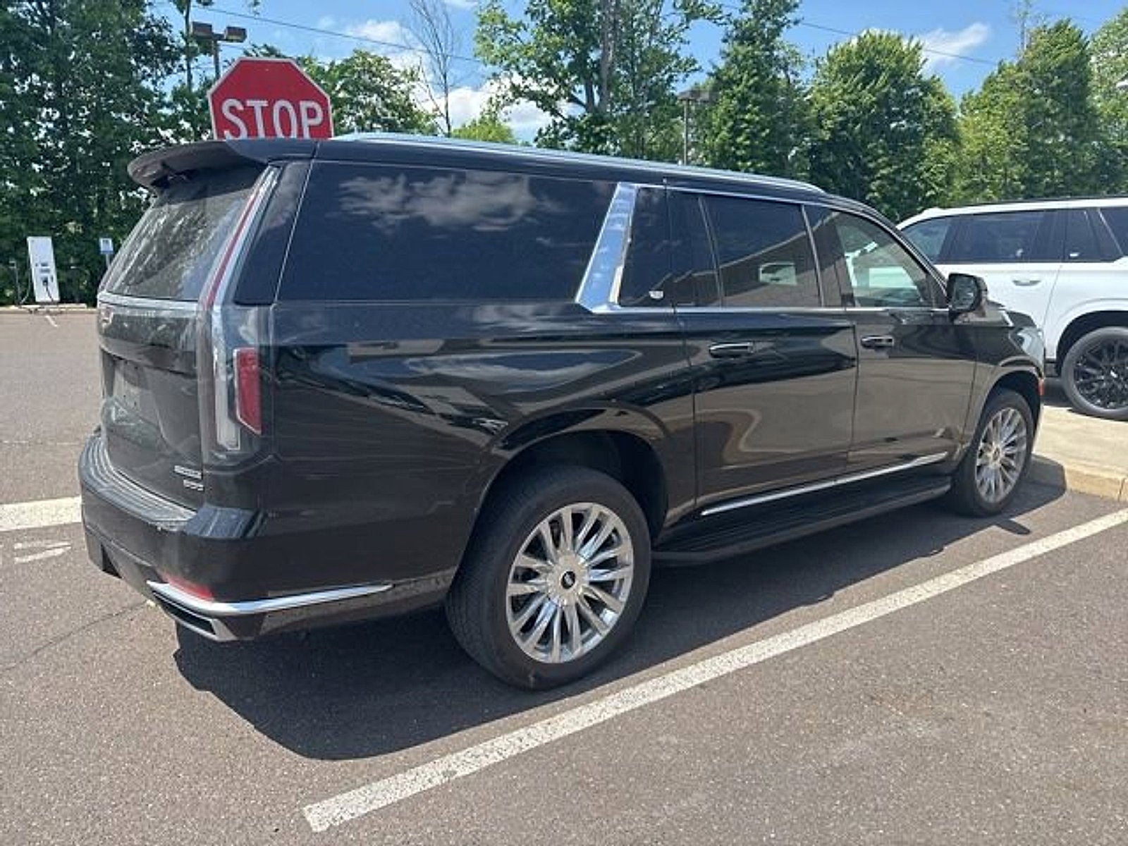 2023 Cadillac Escalade ESV Premium Luxury