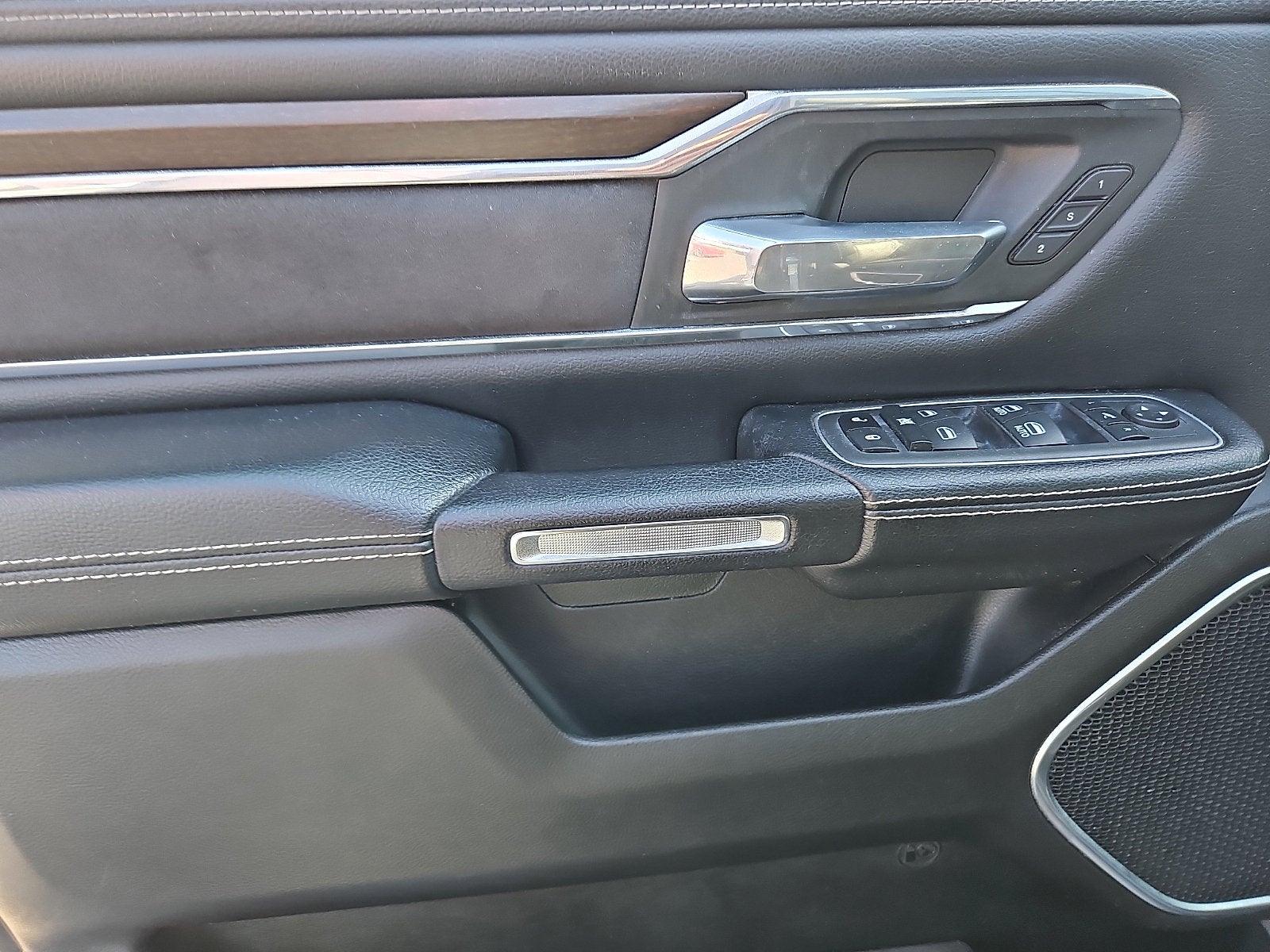 2022 RAM 1500 Laramie Crew Cab 4x4 5'7" Box