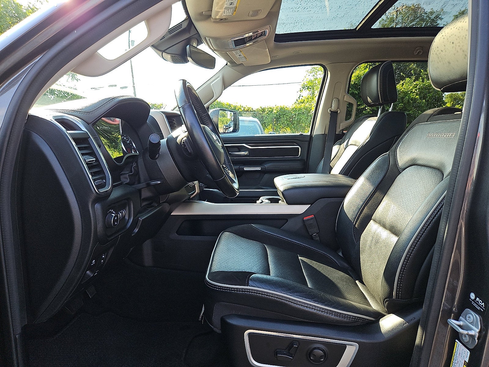 2022 RAM 1500 Laramie Crew Cab 4x4 5'7" Box