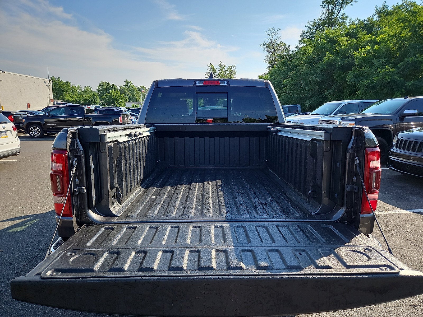 2022 RAM 1500 Laramie Crew Cab 4x4 5'7" Box