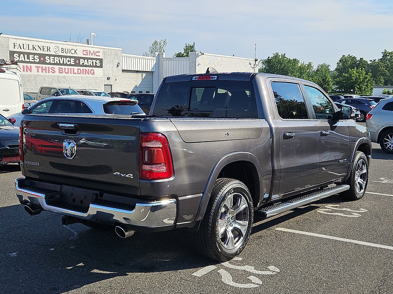 2022 RAM 1500 Laramie Crew Cab 4x4 5'7" Box