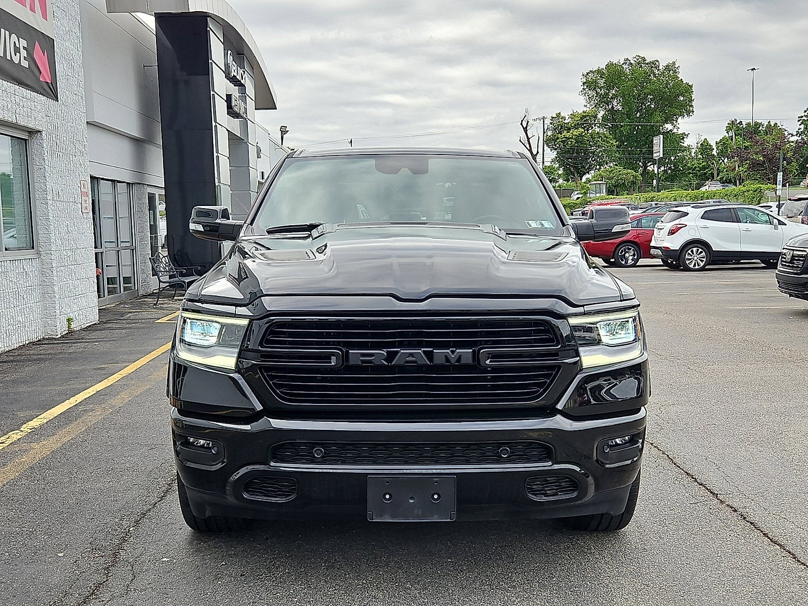 2021 RAM 1500 Laramie Crew Cab 4x4 5'7" Box