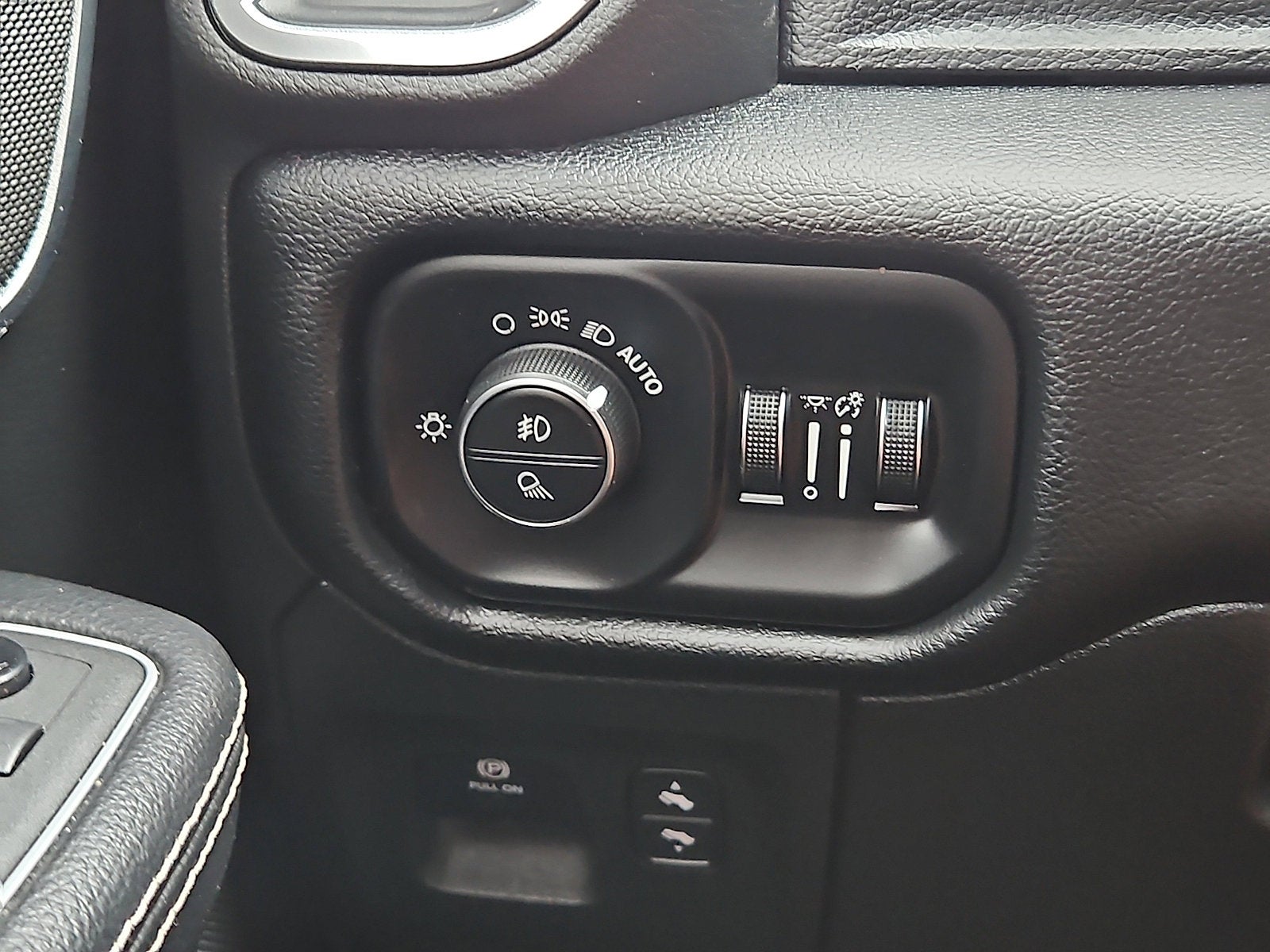 2021 RAM 1500 Laramie Crew Cab 4x4 5'7" Box