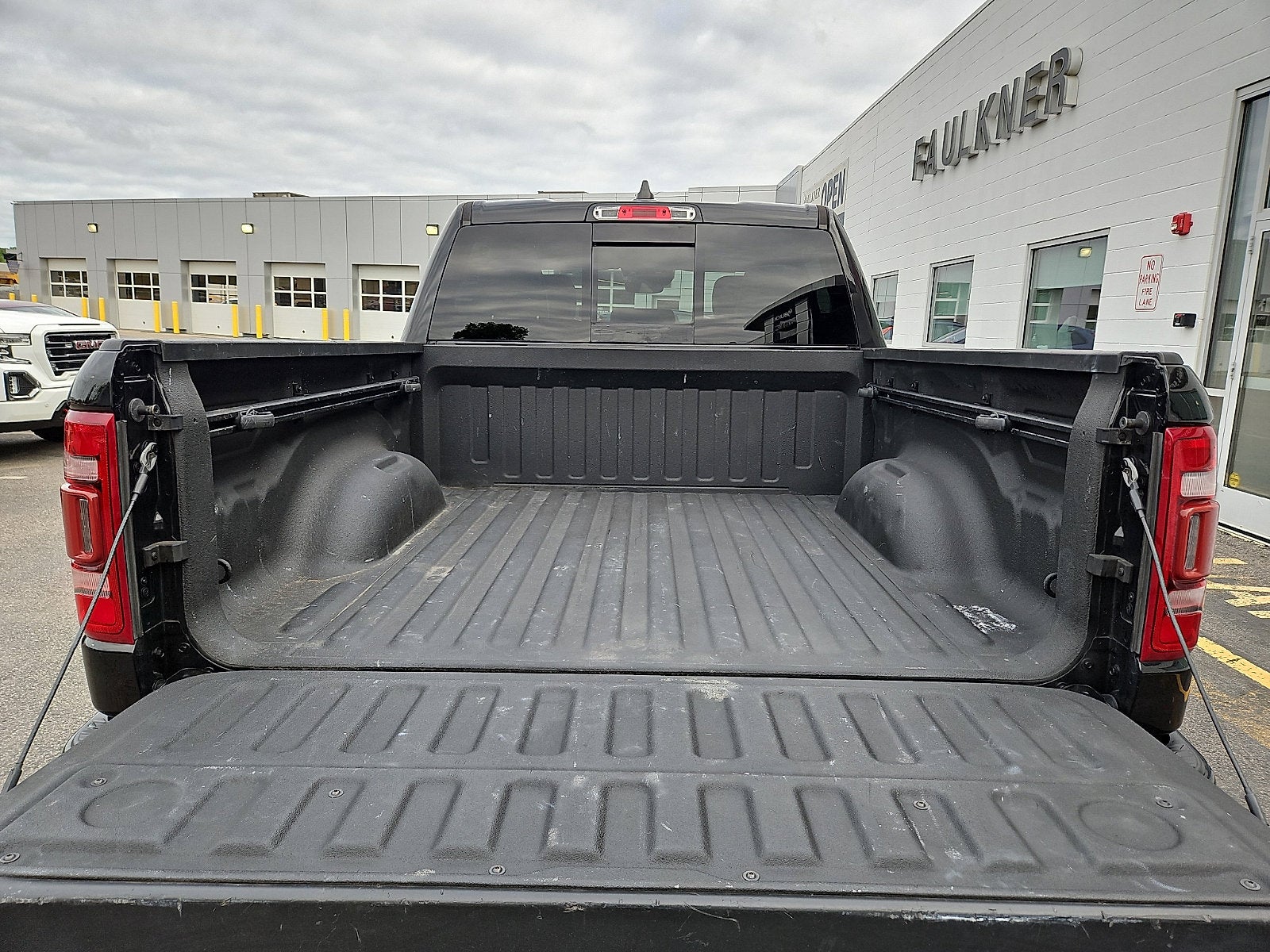 2021 RAM 1500 Laramie Crew Cab 4x4 5'7" Box