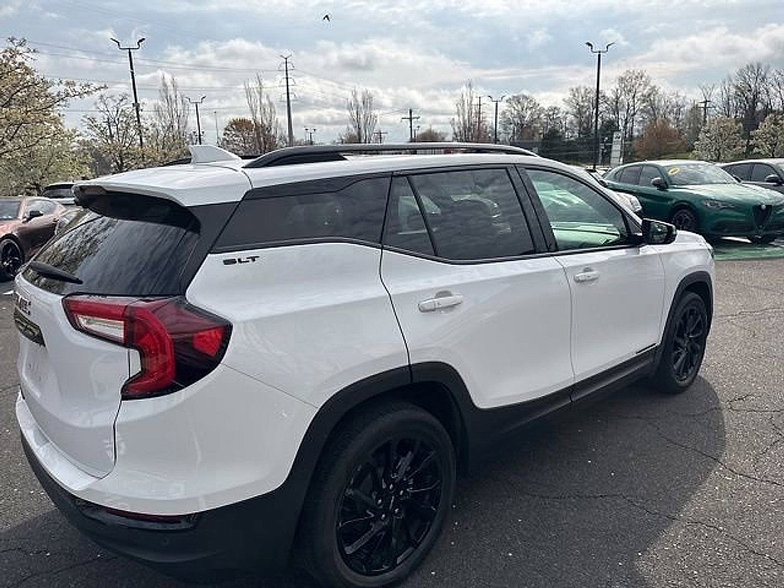 2023 GMC Terrain SLT