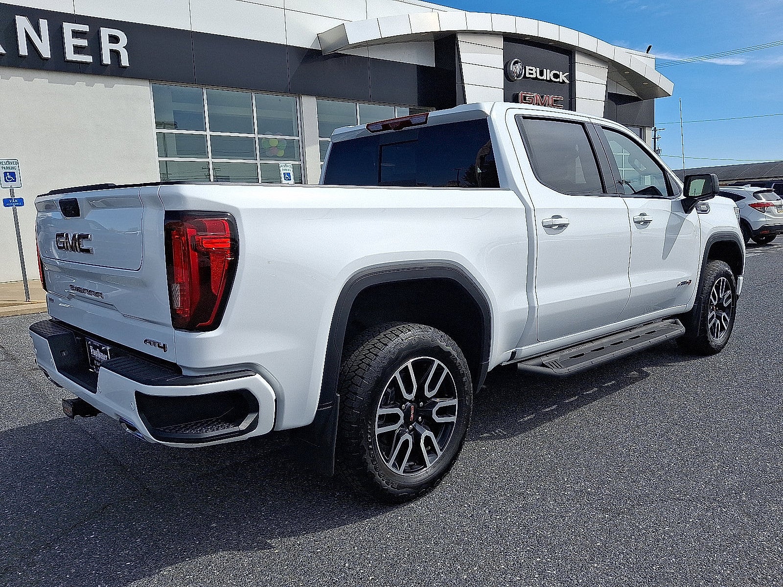 2025 GMC Sierra 1500 AT4
