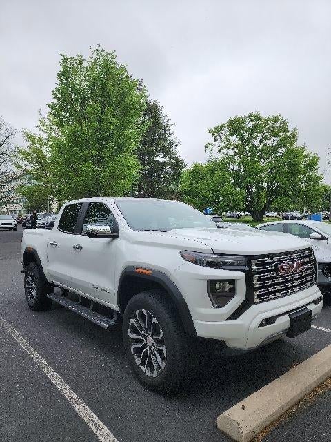 2023 GMC Canyon Crew Cab Short Box 4-Wheel Drive Denali