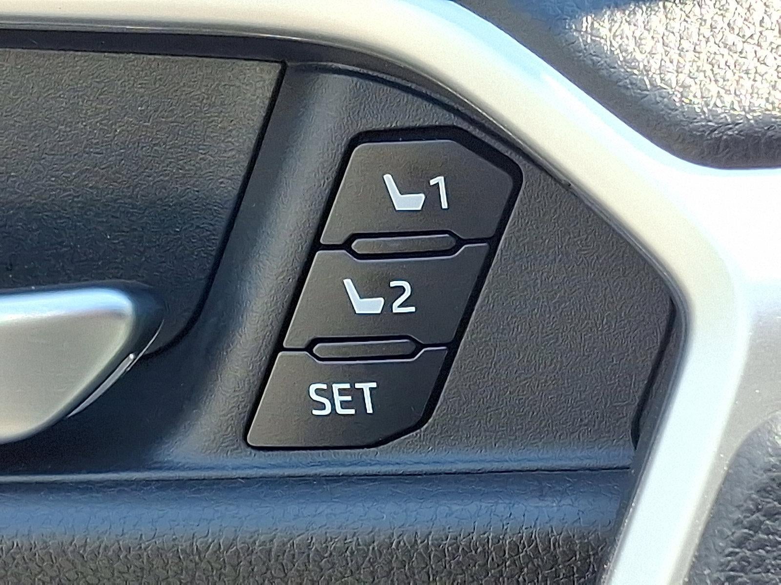 2025 Toyota RAV4 XLE Premium AWD (Natl)