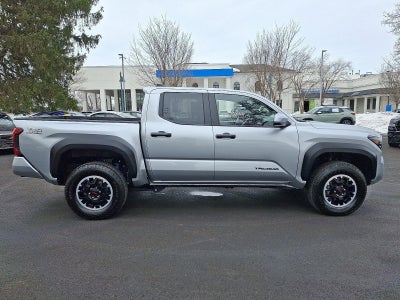 2025 Toyota Tacoma 4WD 4WD SR Double Cab 5' Bed MT (Natl)