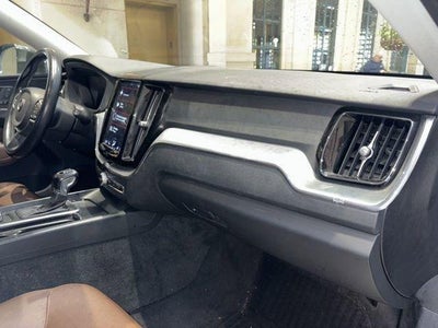 2018 Volvo XC60 T5 AWD Momentum