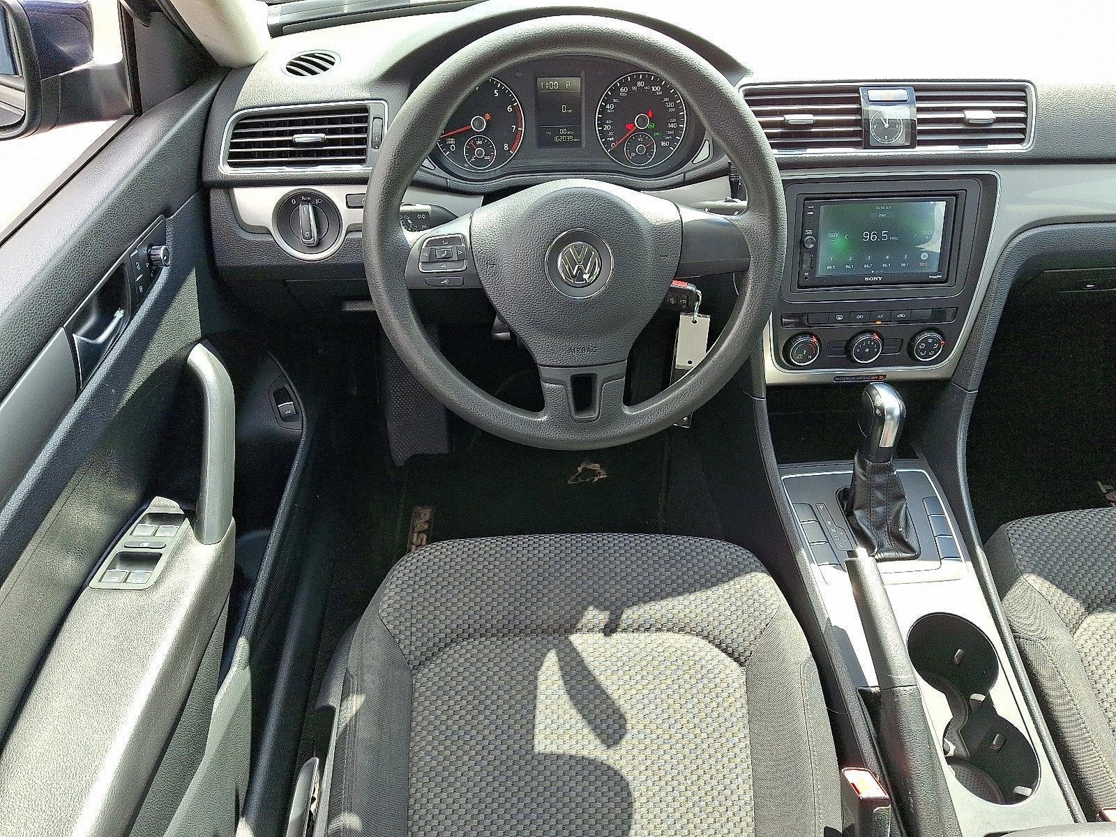 2013 Volkswagen Passat 4dr Sdn 2.5L Auto S w/Appearance PZEV *Ltd Avail*