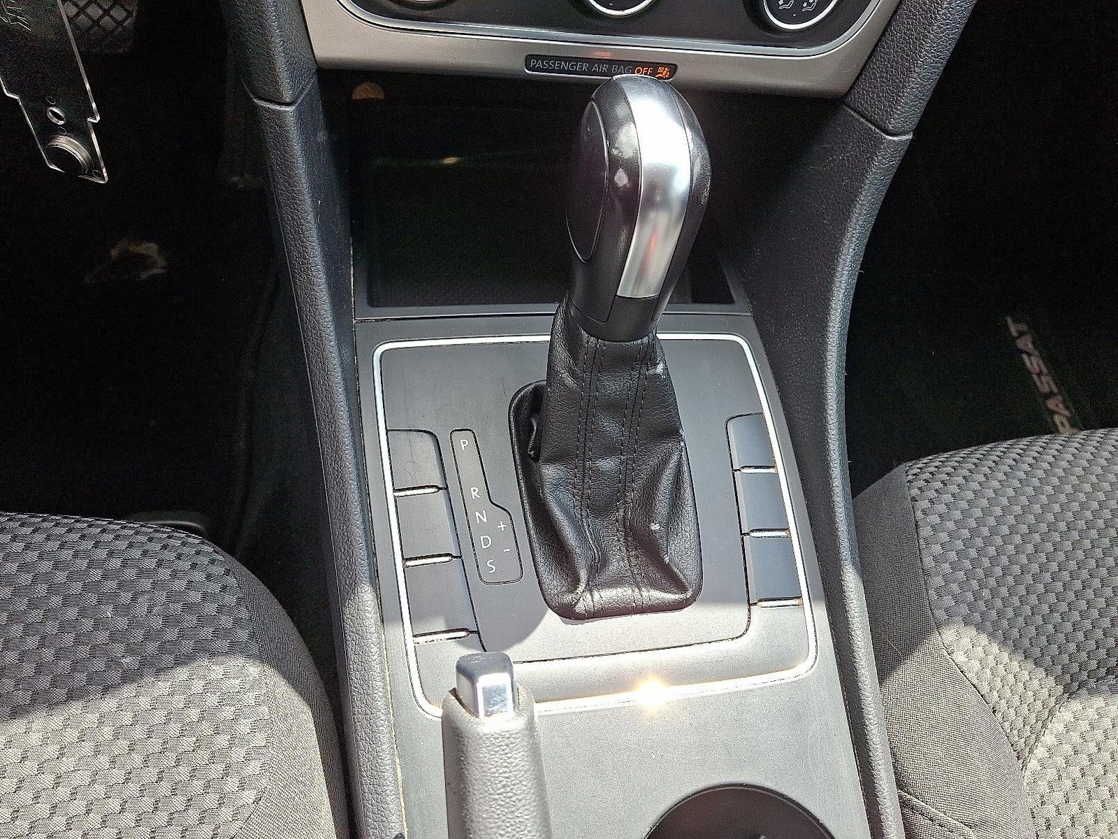 2013 Volkswagen Passat 4dr Sdn 2.5L Auto S w/Appearance PZEV *Ltd Avail*