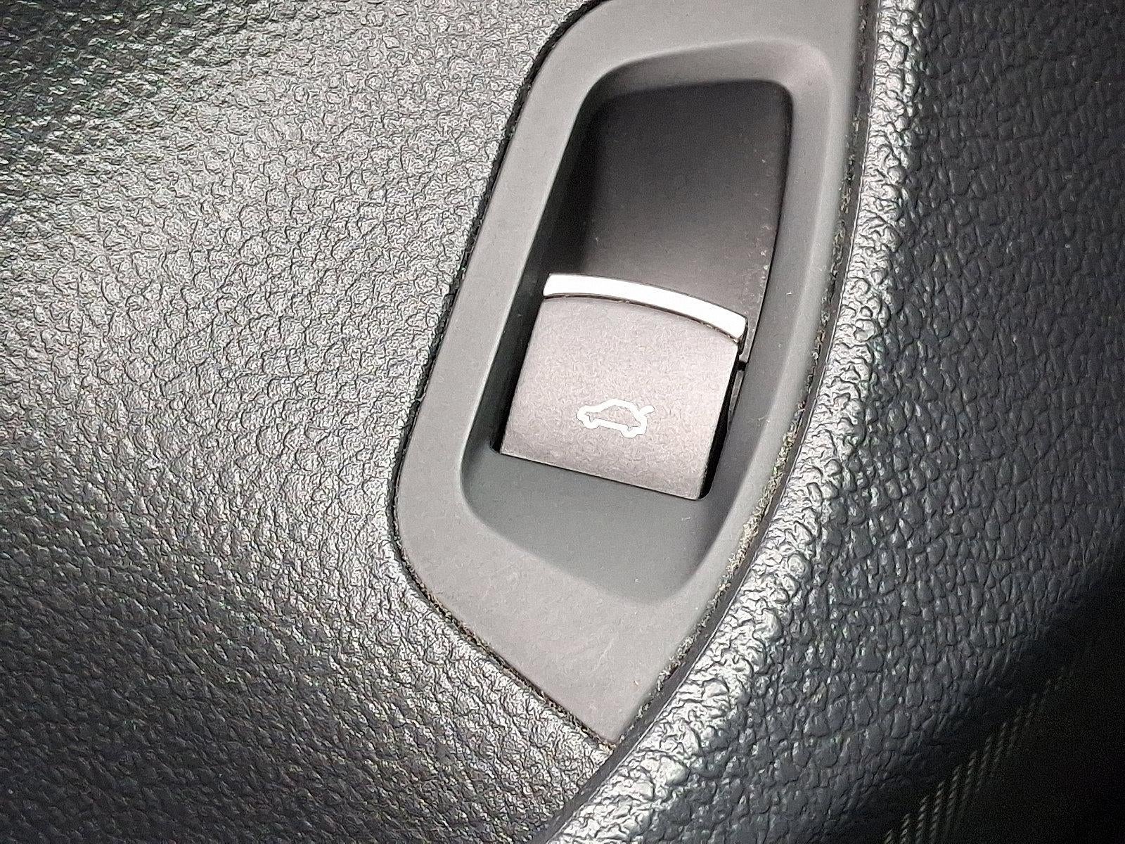 2013 Volkswagen Passat 4dr Sdn 2.5L Auto S w/Appearance PZEV *Ltd Avail*