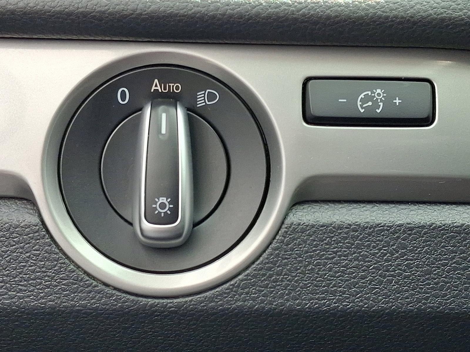 2013 Volkswagen Passat 4dr Sdn 2.5L Auto S w/Appearance PZEV *Ltd Avail*