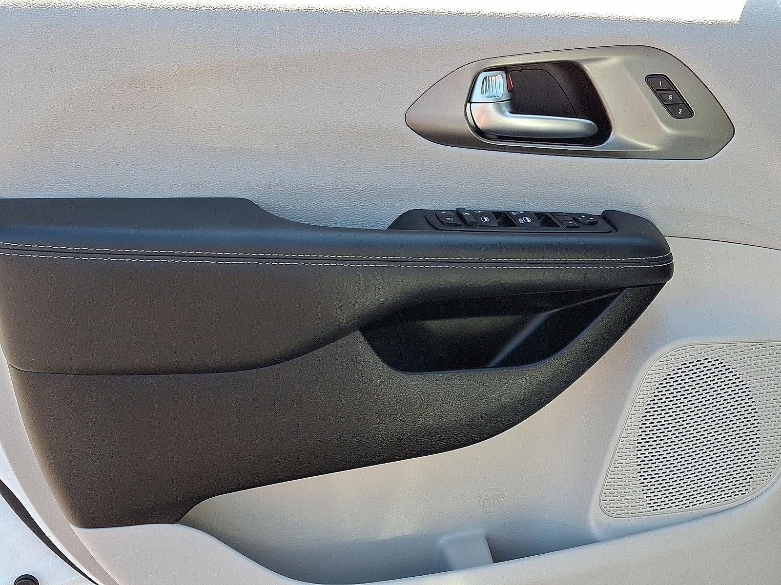 2023 Chrysler Pacifica Touring L FWD