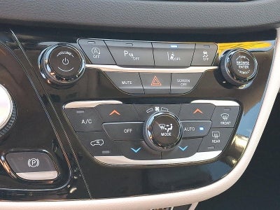 2023 Chrysler Pacifica Touring L FWD