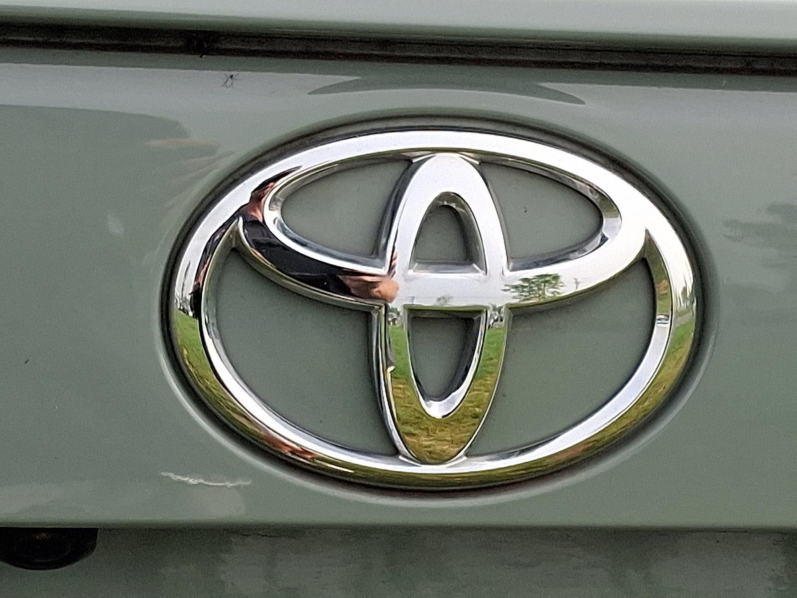 2020 Toyota RAV4 XLE Premium AWD (Natl)