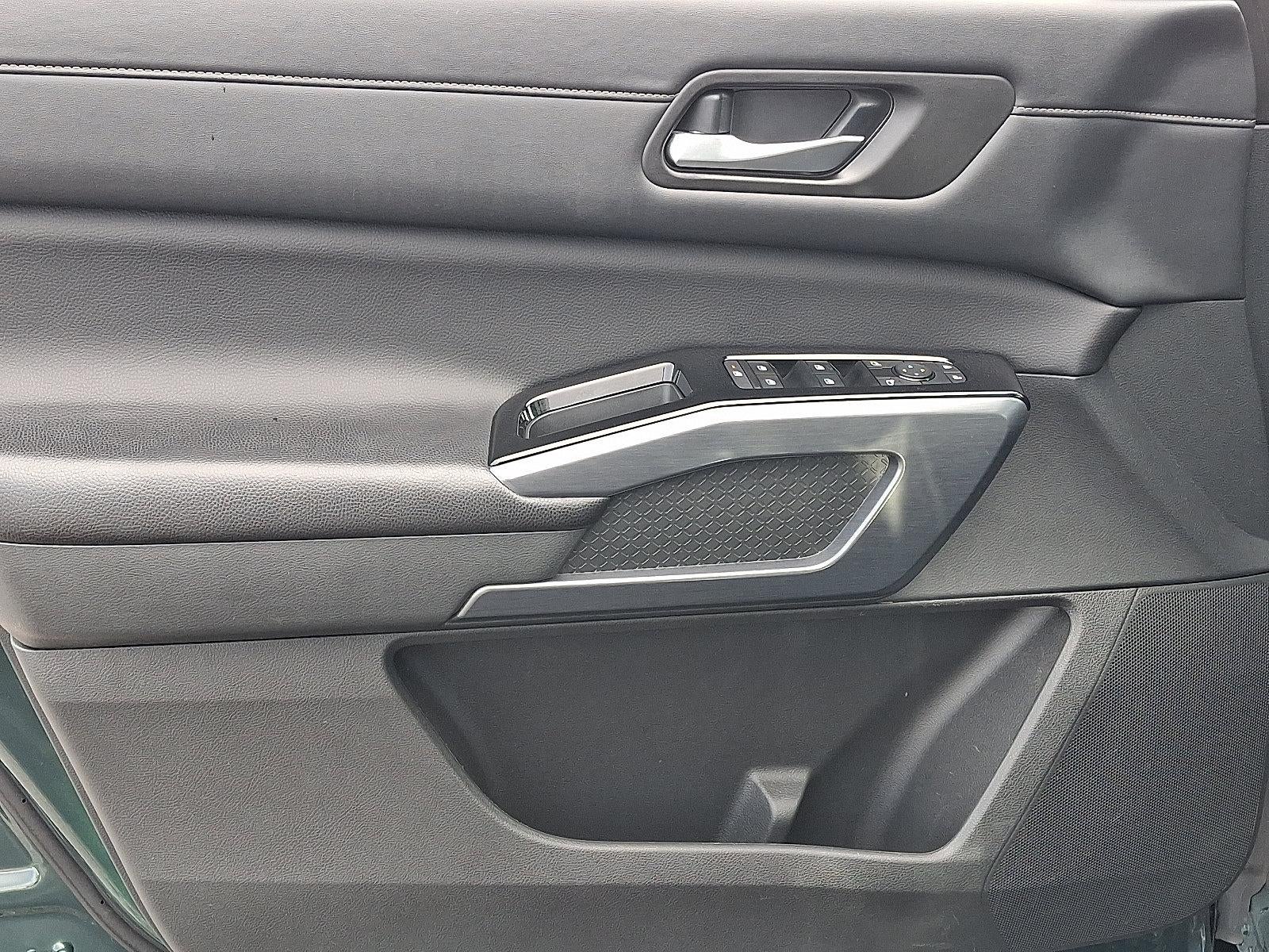 2023 Nissan Pathfinder SL 4WD