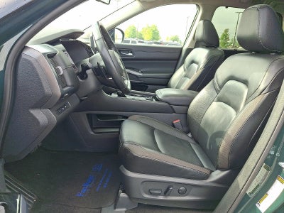 2023 Nissan Pathfinder SL 4WD