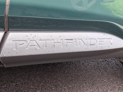 2023 Nissan Pathfinder SL 4WD
