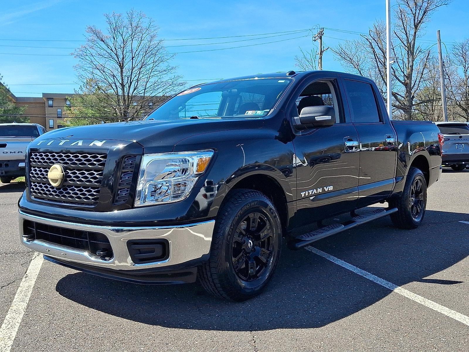 2019 Nissan Titan 4x4 Crew Cab SV