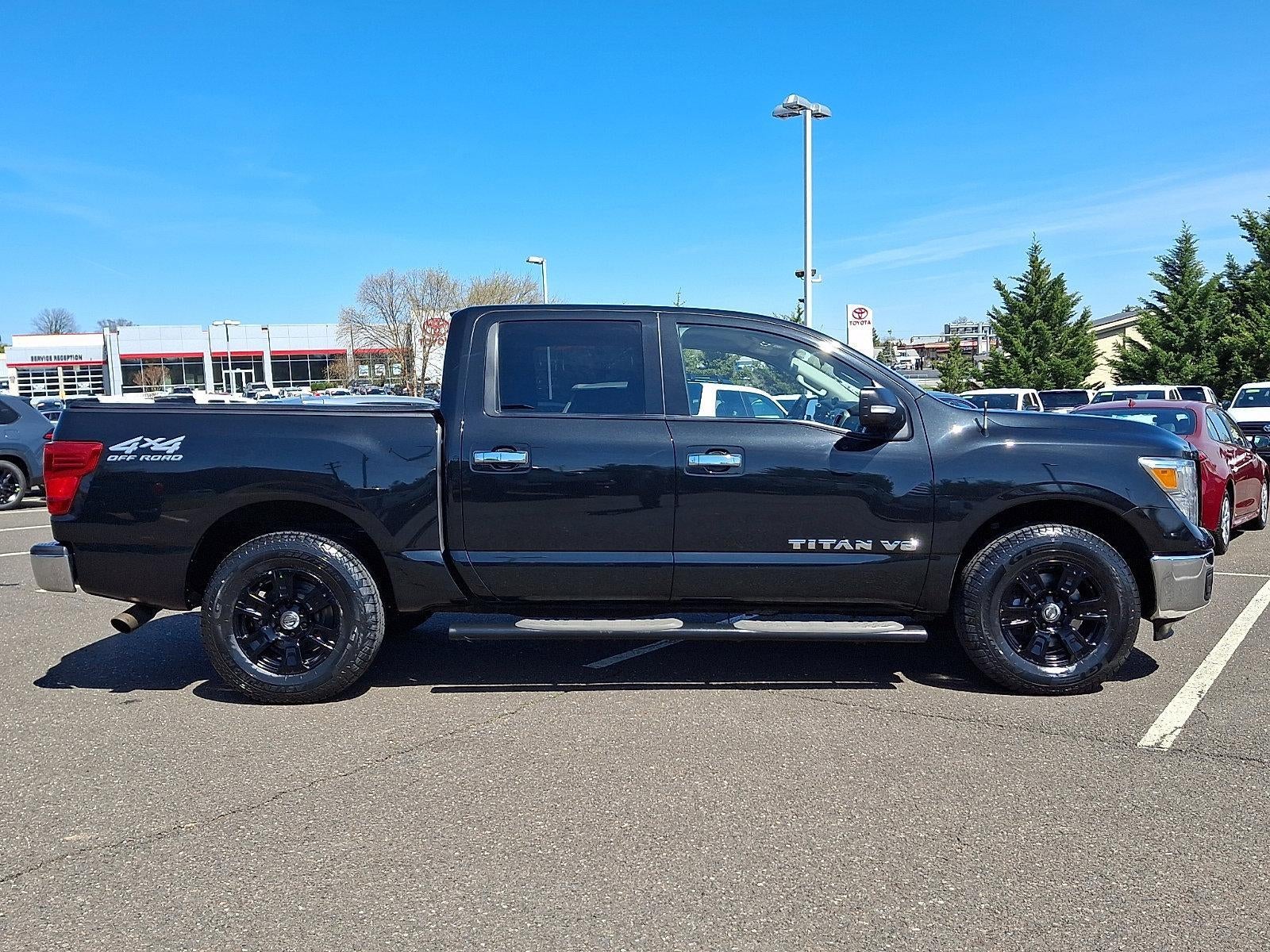 2019 Nissan Titan 4x4 Crew Cab SV