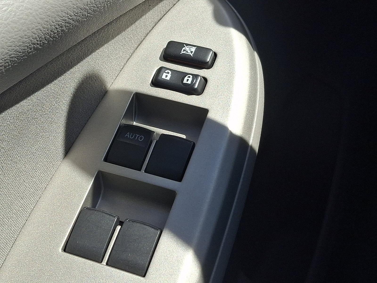 2010 Toyota Corolla 4dr Sdn Auto LE (Natl)
