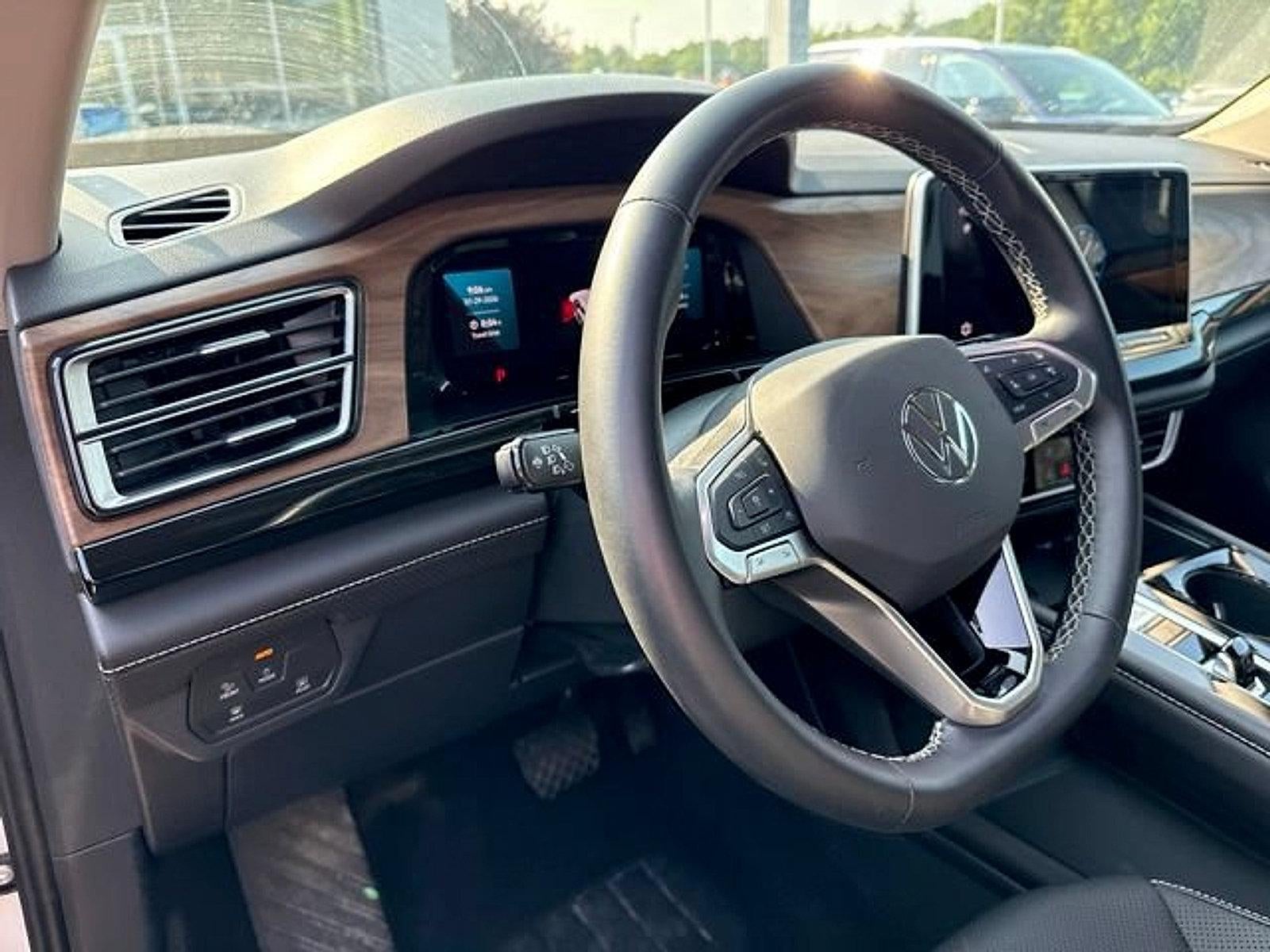 2025 Volkswagen Atlas 2.0T SE w/Technology 4MOTION