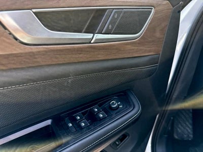 2025 Volkswagen Atlas 2.0T SE w/Technology 4MOTION