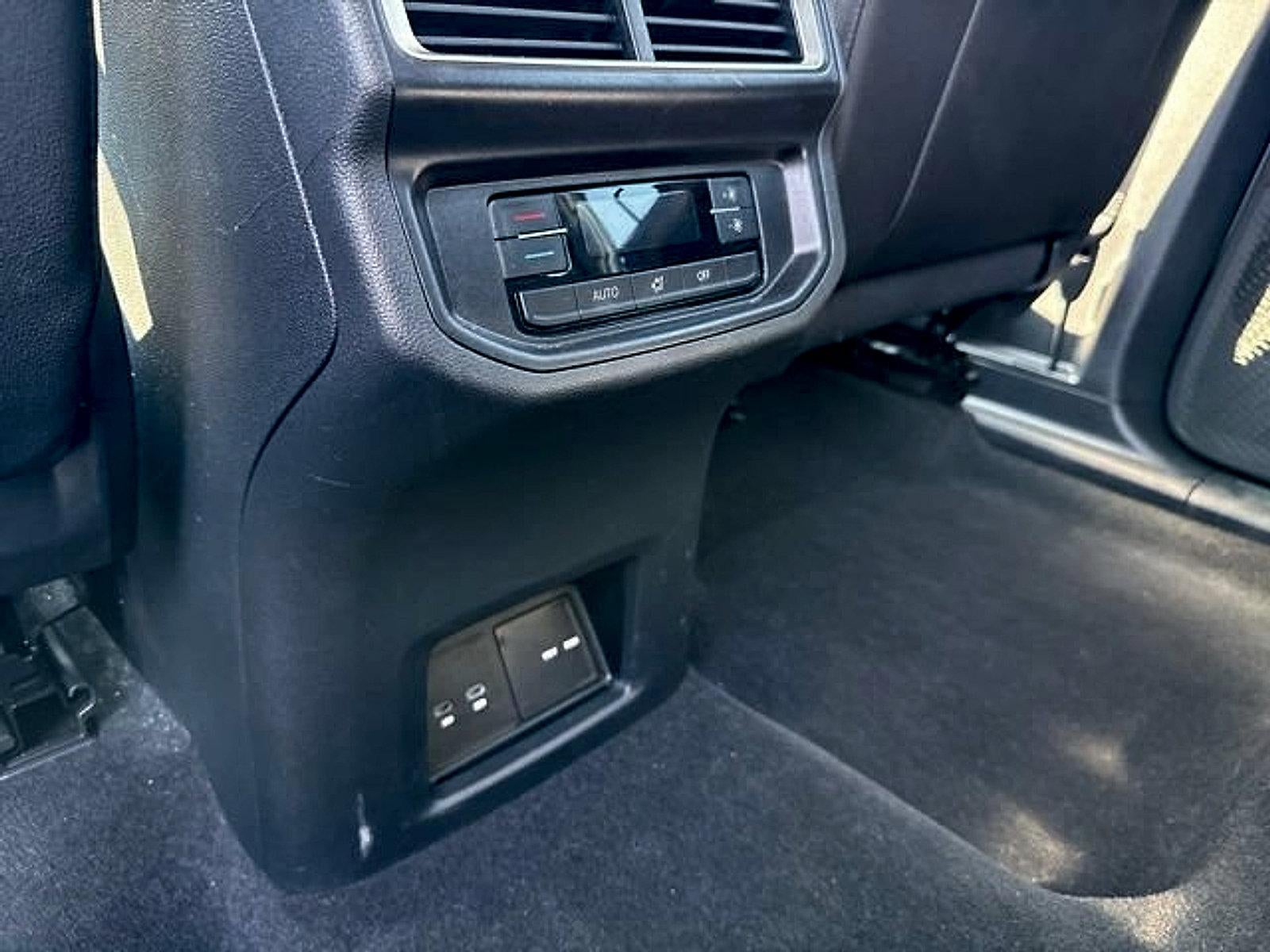 2025 Volkswagen Atlas 2.0T SE w/Technology 4MOTION