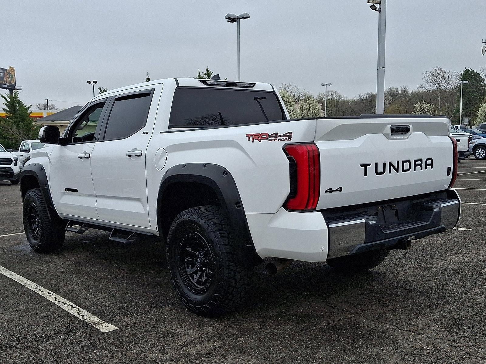 2022 Toyota Tundra 4WD 4WD SR5 CrewMax 5.5' Bed (SE)