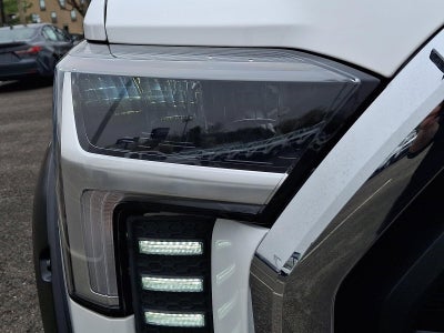 2022 Toyota Tundra 4WD 4WD SR5 CrewMax 5.5' Bed (SE)