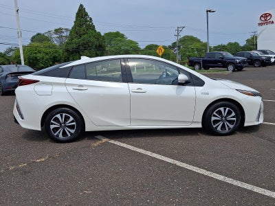2017 Toyota Prius Prime Plus (Natl)