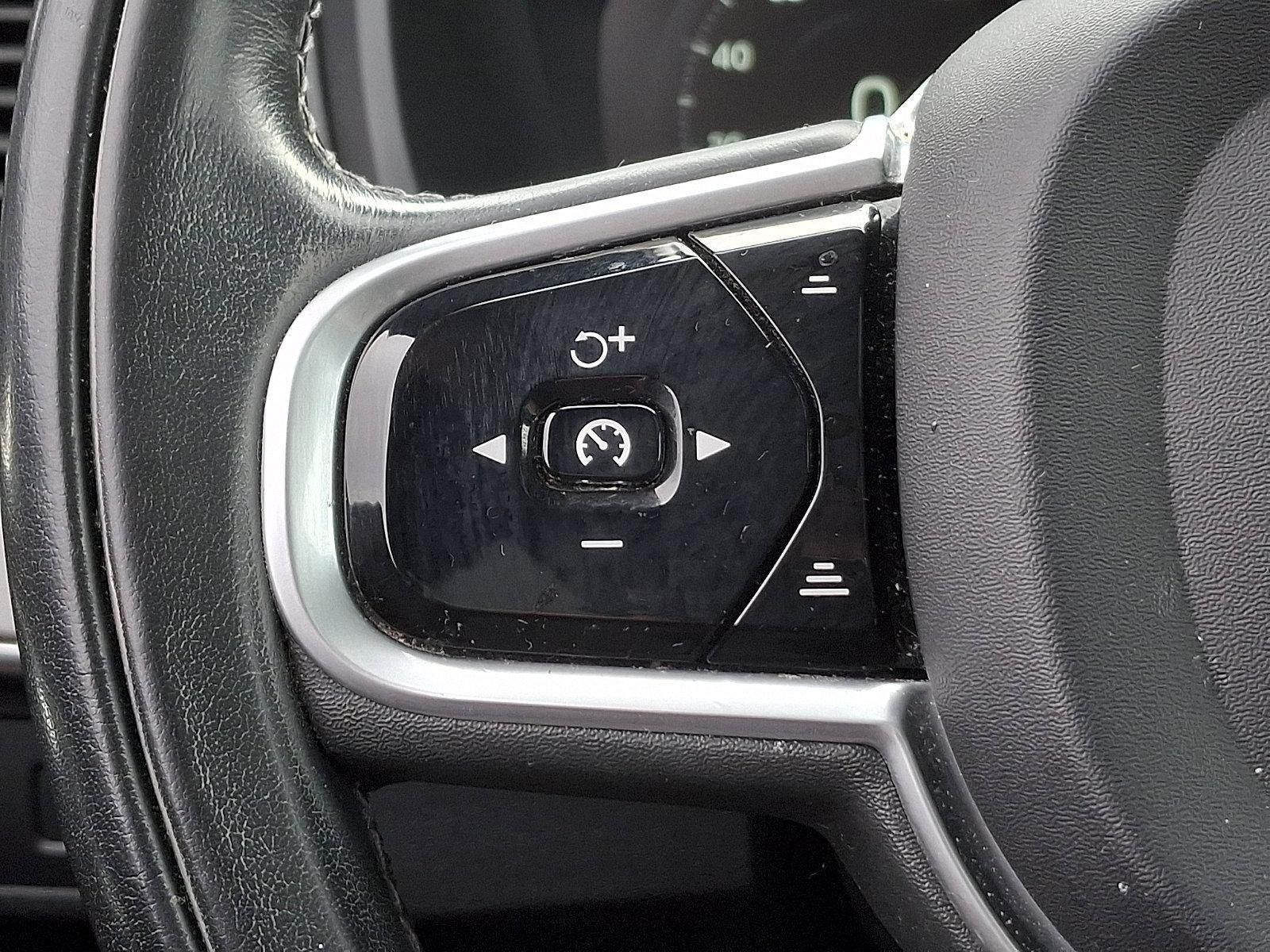 2019 Volvo XC90 T6 AWD Momentum