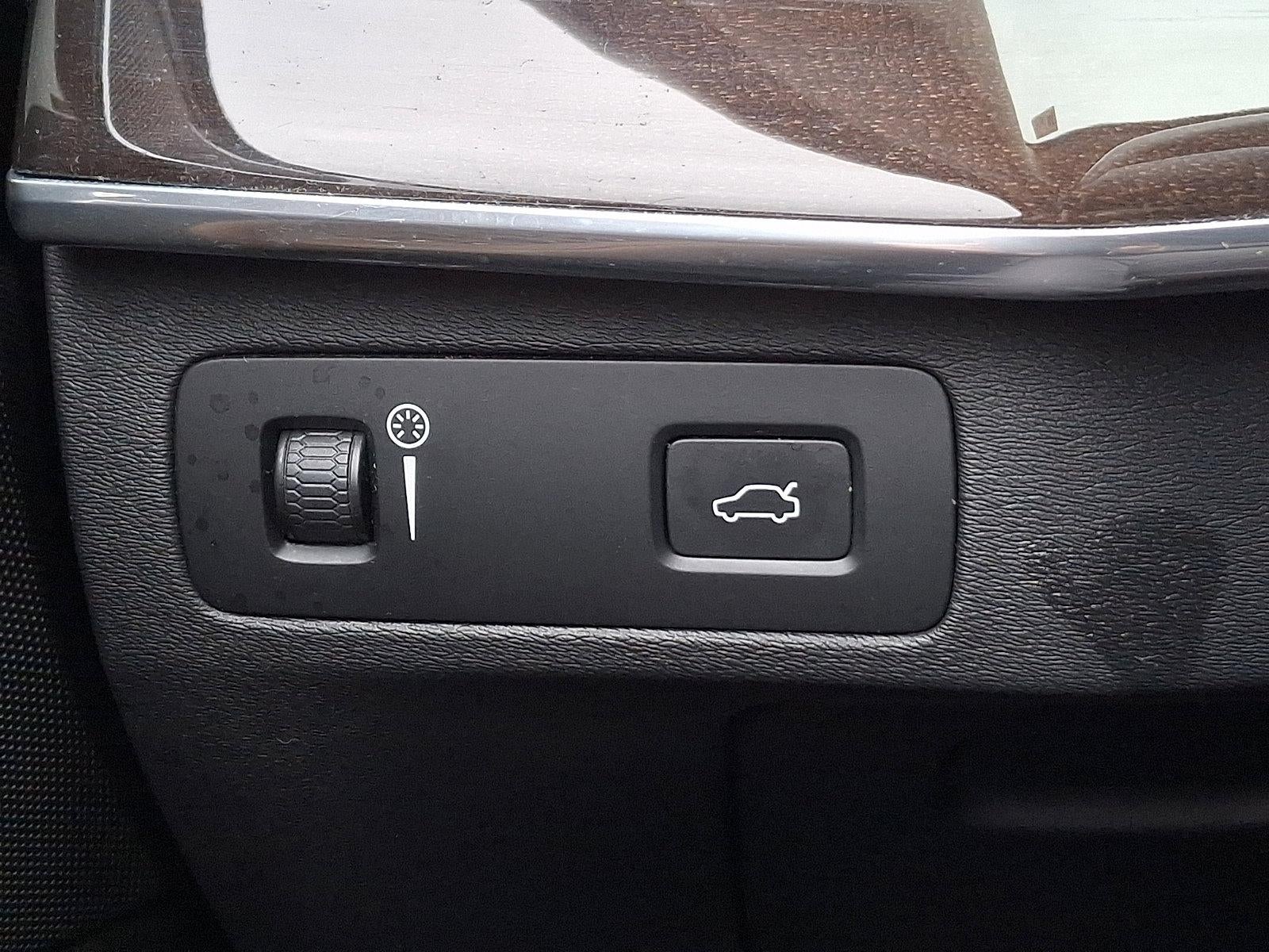 2019 Volvo XC90 T6 AWD Momentum