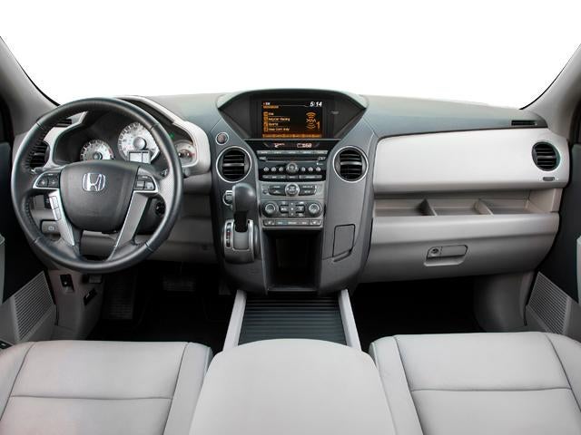 2013 Honda Pilot 4WD Touring with DVD Rear Entertainment System and Navigation