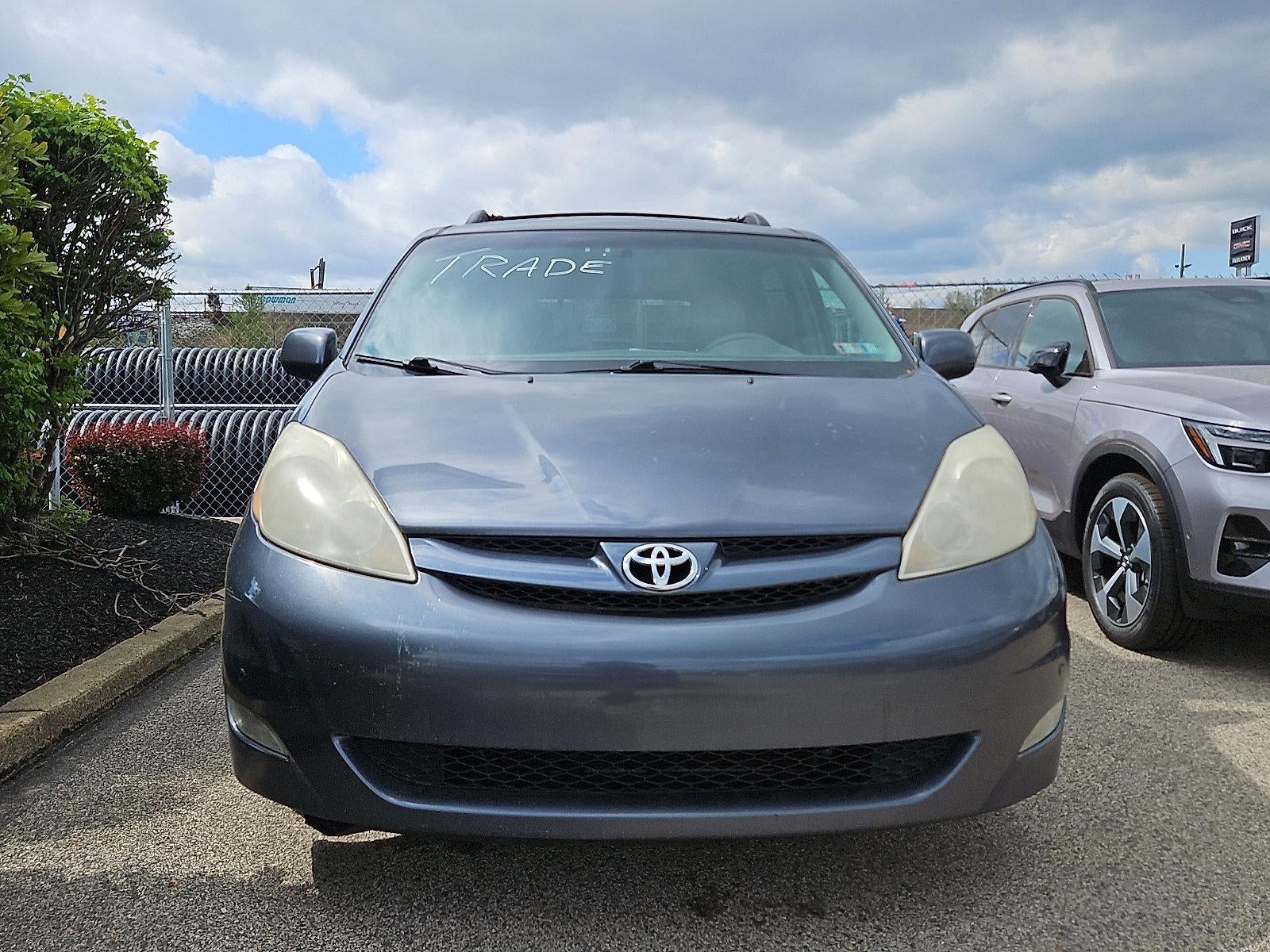 2010 Toyota Sienna 5dr 7-Pass Van XLE FWD (Natl)