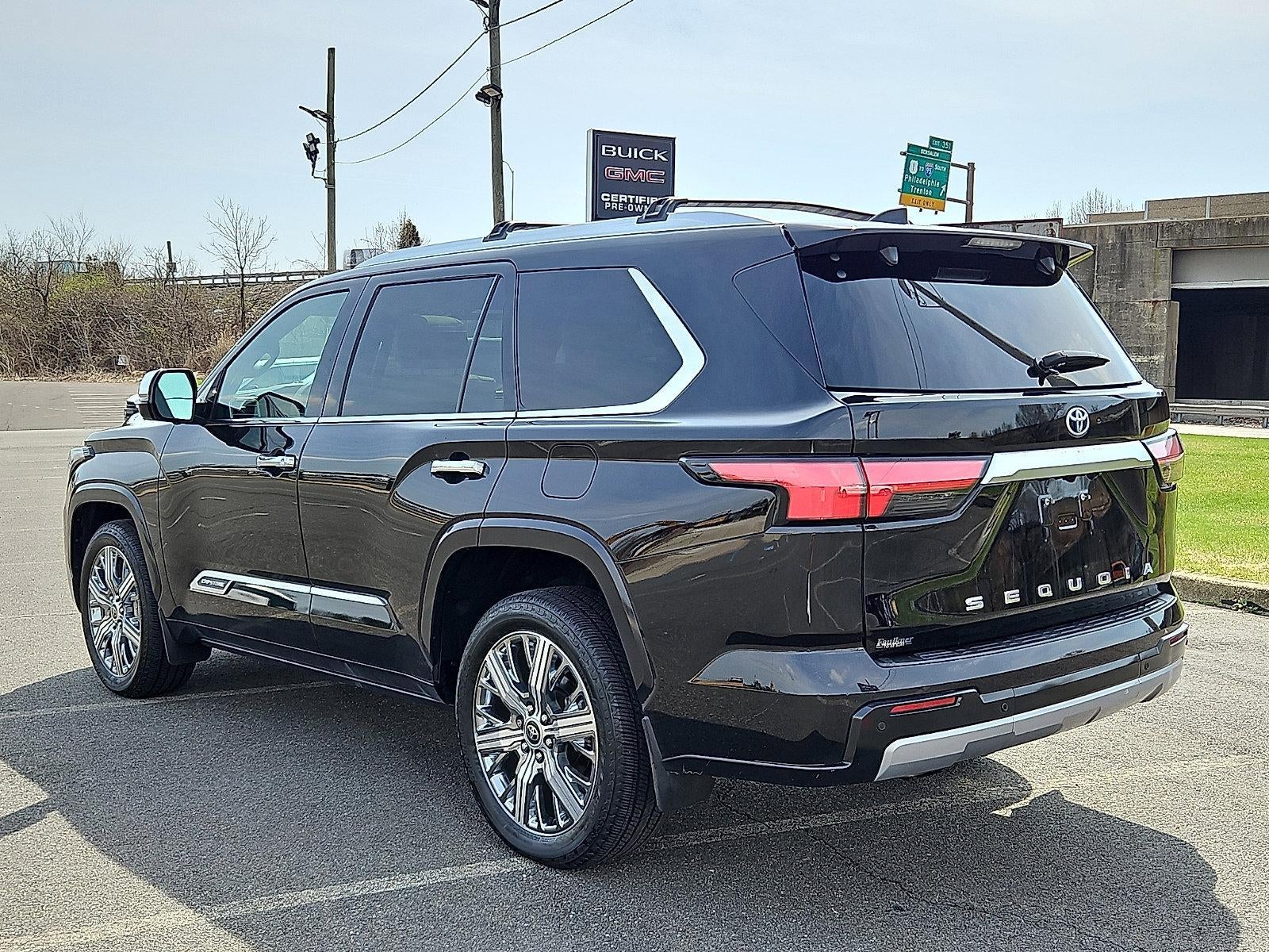 2024 Toyota Sequoia SR5 4WD (SE)