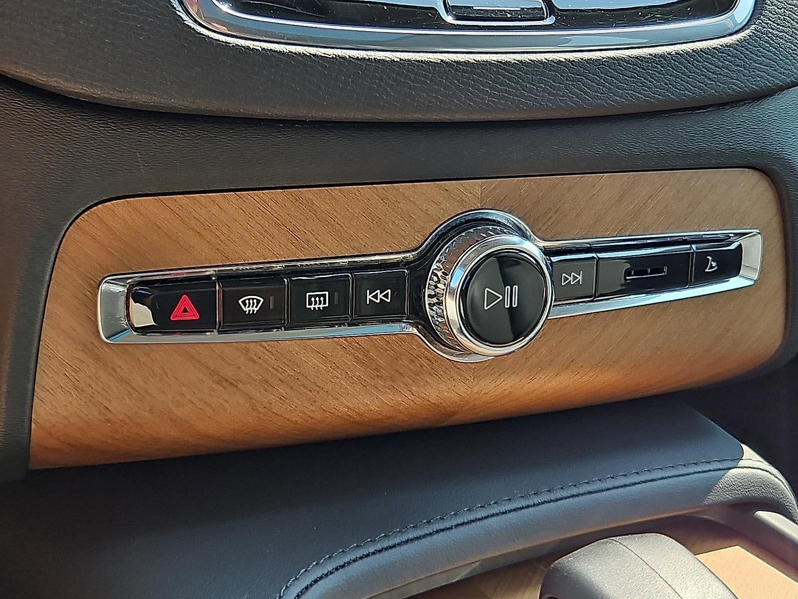2025 Volvo XC90 B6 AWD Core 7-Seater