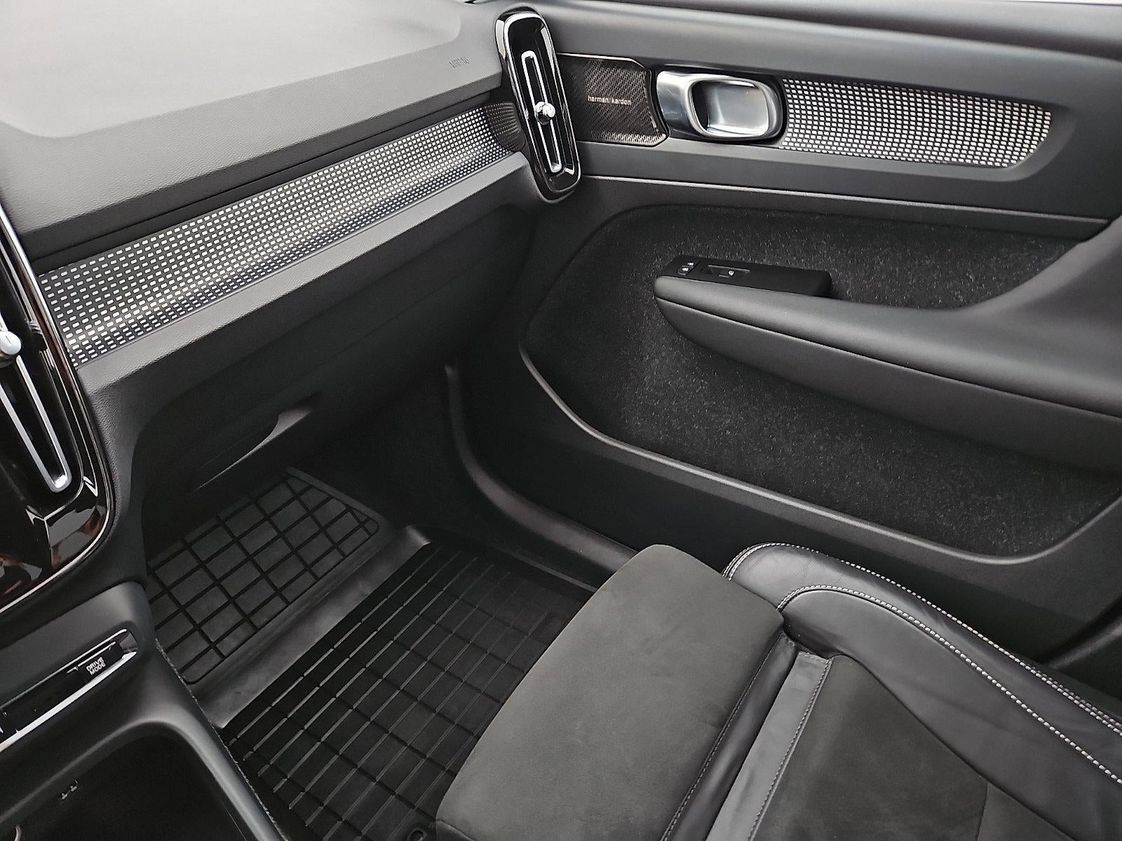 2021 Volvo XC40 T5 AWD R-Design