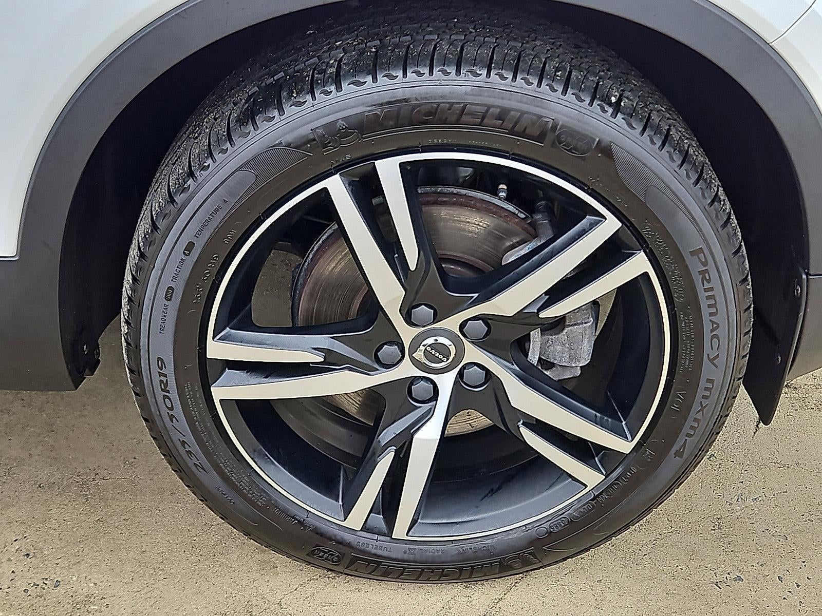 2021 Volvo XC40 T5 AWD R-Design