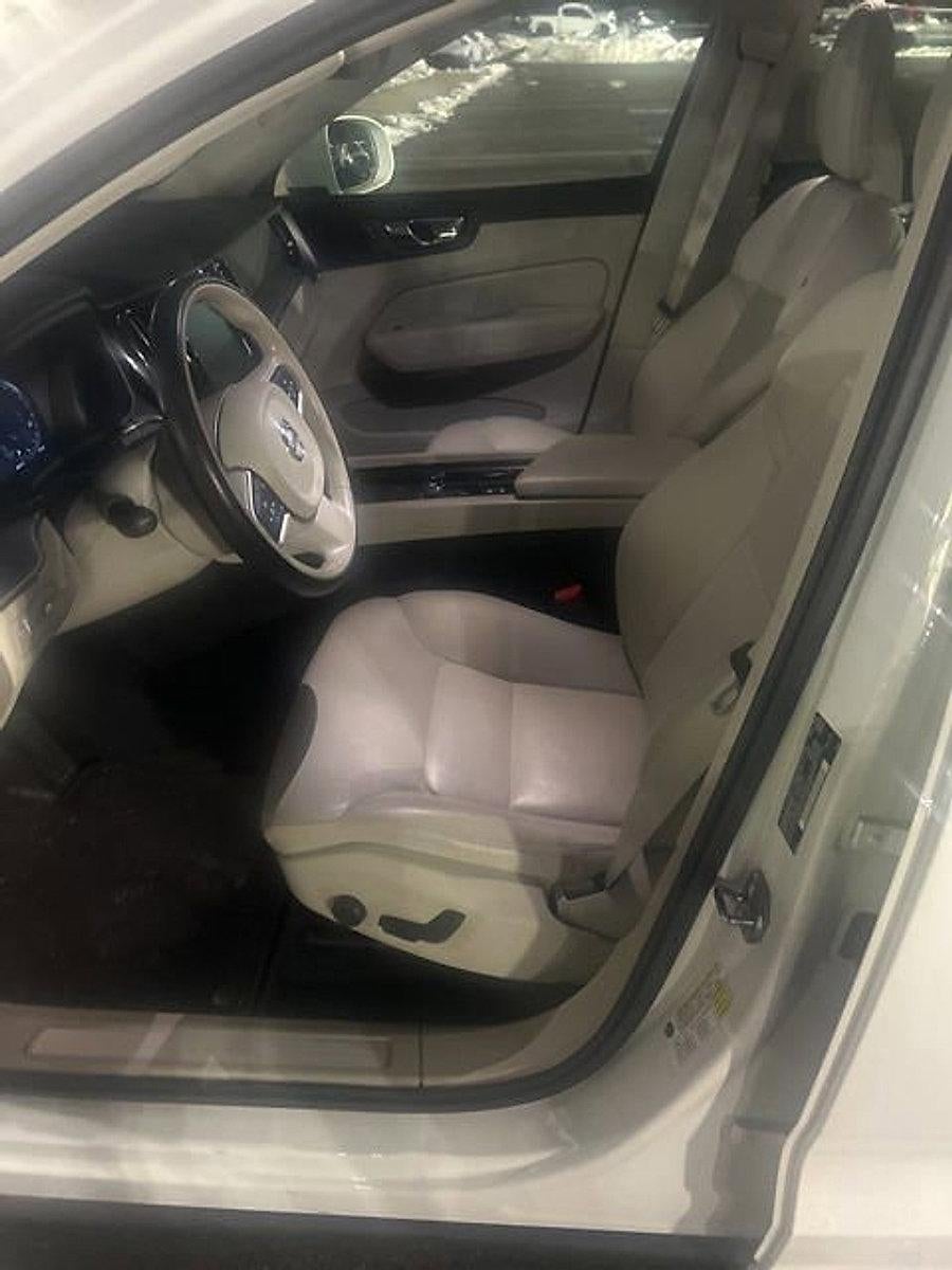 2020 Volvo XC60 T6 AWD Momentum