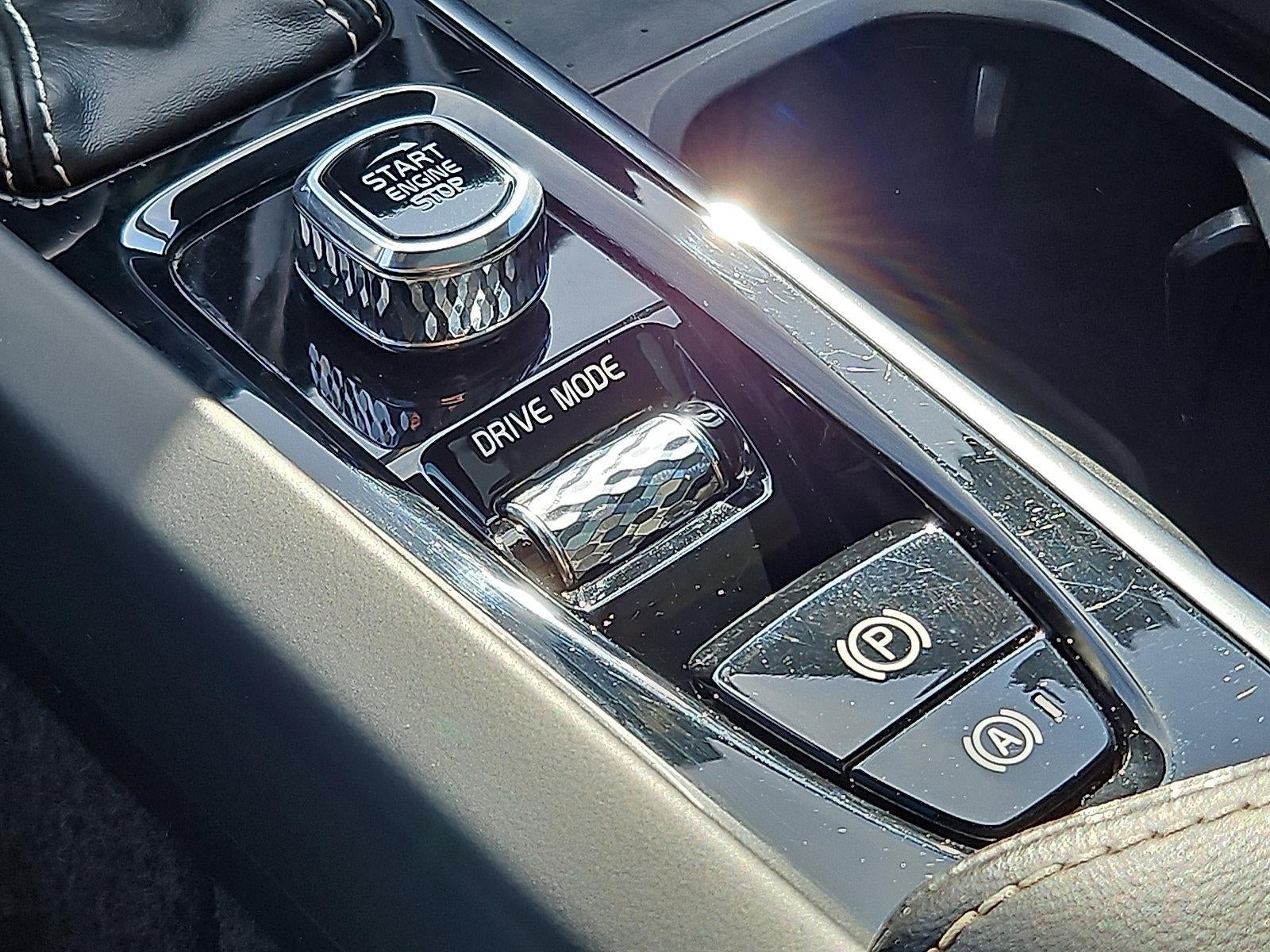 2021 Volvo XC60 T6 AWD R-Design