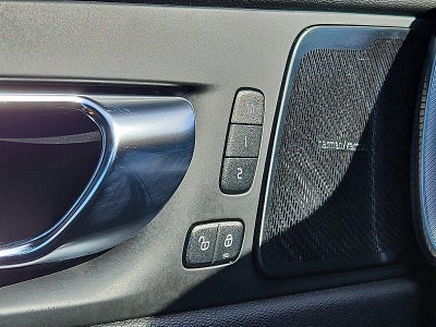 2021 Volvo XC60 T6 AWD R-Design