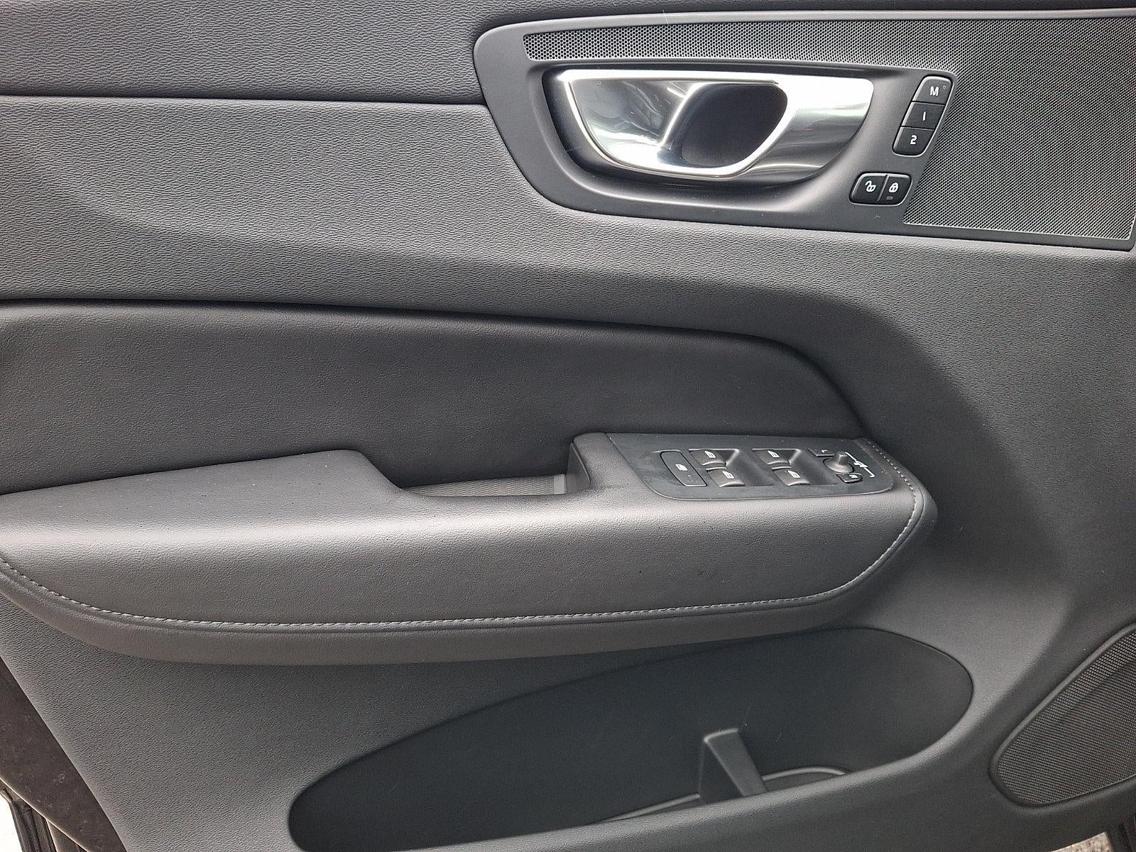 2024 Volvo XC60 B5 AWD Core Dark Theme