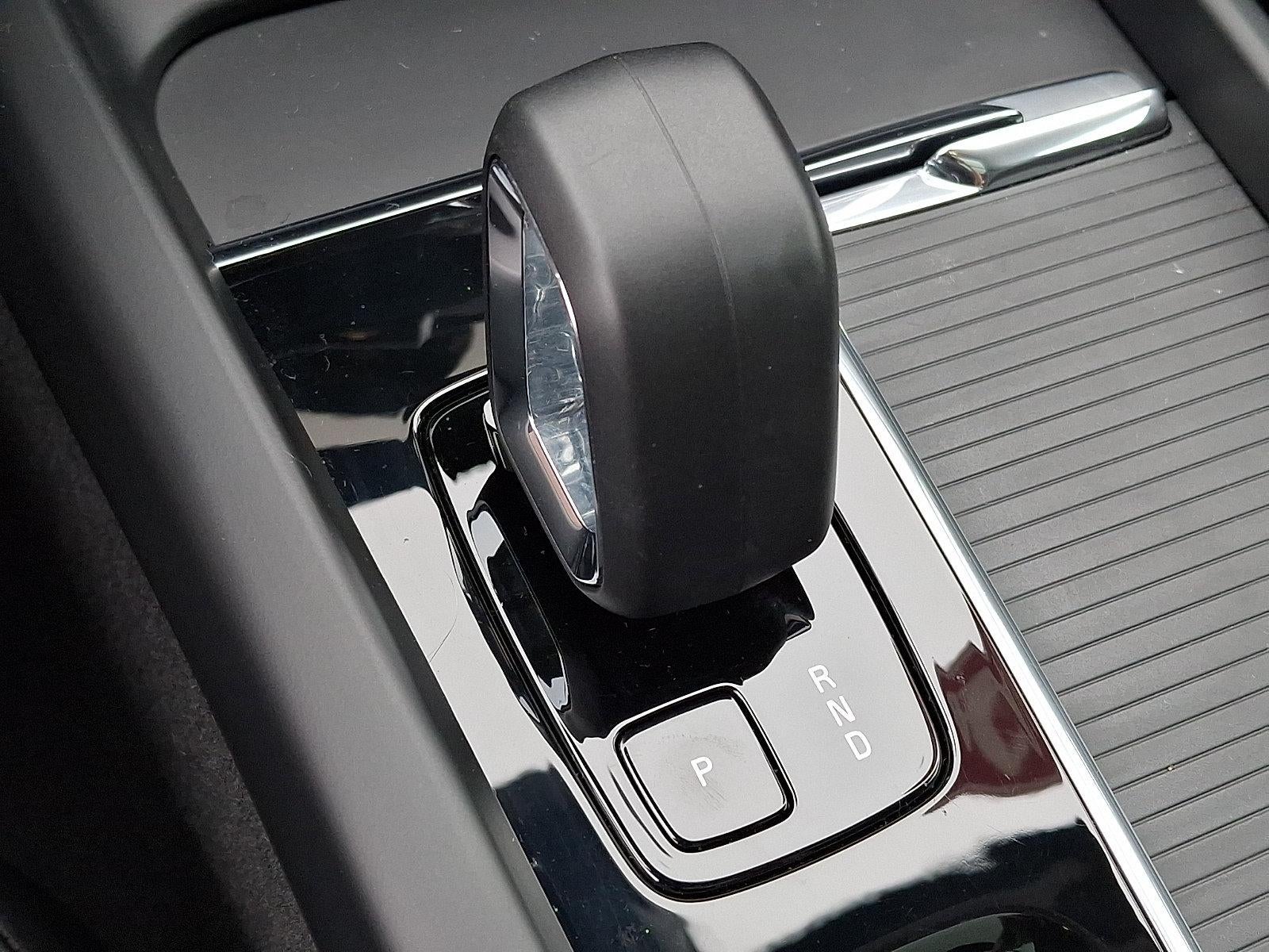 2024 Volvo XC60 B5 AWD Core Dark Theme