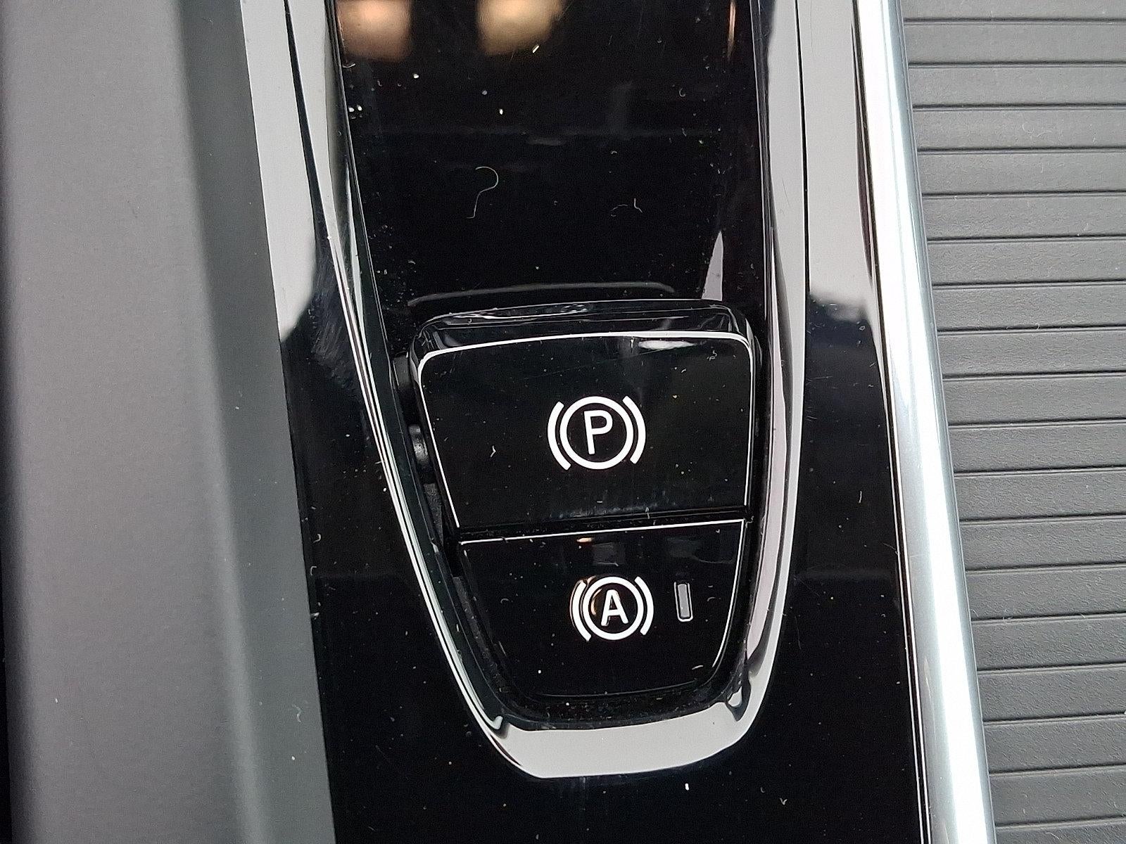 2024 Volvo XC60 B5 AWD Core Dark Theme