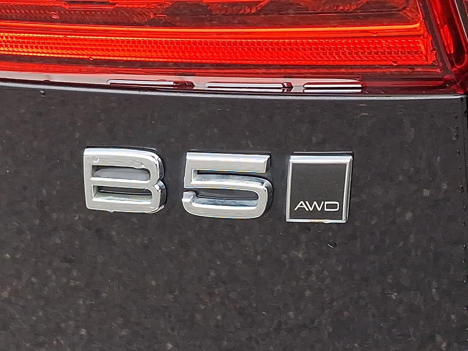 2024 Volvo XC60 B5 AWD Core Dark Theme