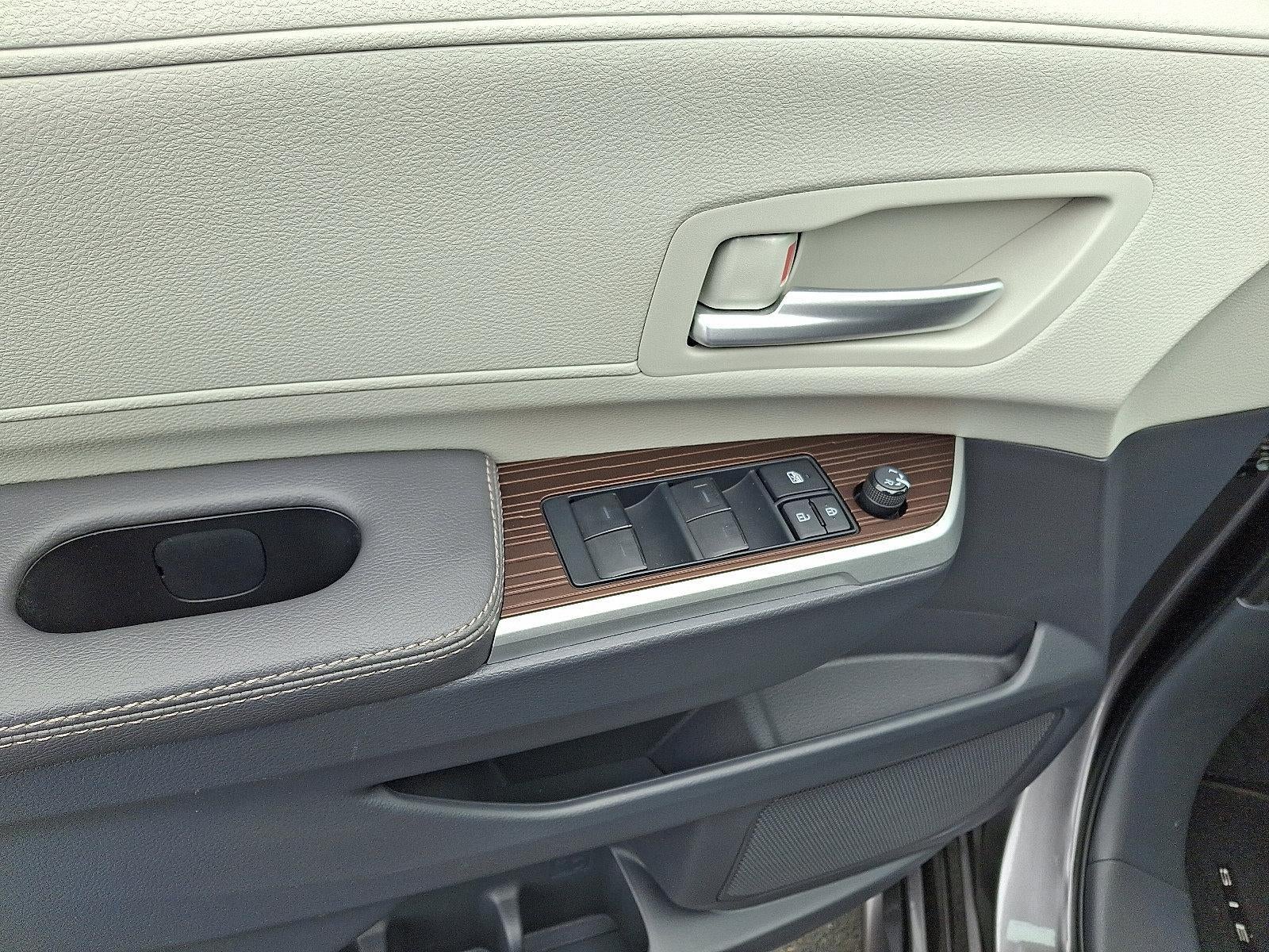 2023 Toyota Sienna XLE FWD 7-Passenger (Natl)