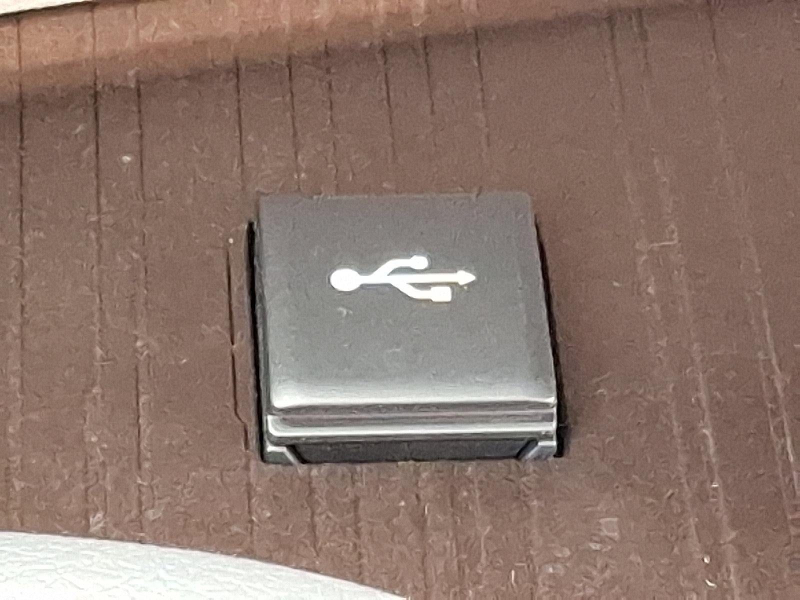 2023 Toyota Sienna XLE FWD 7-Passenger (Natl)